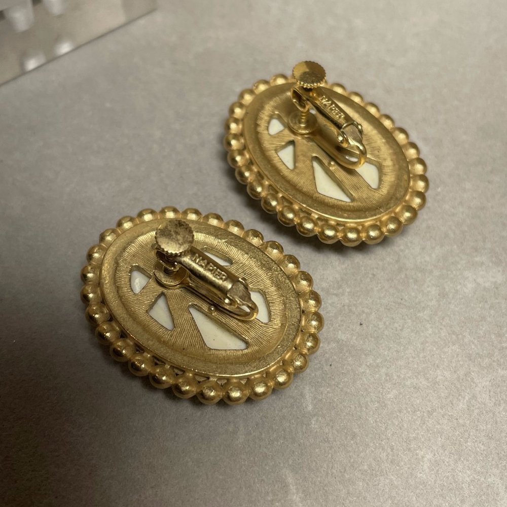 Vintage Napier Gold Tone Beige Oval Clip On Earrings 1 ¼” L - Picture 4 of 4